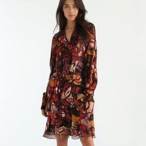 ❤️ Taylor Floral Flowy Season changes Dress Size 8